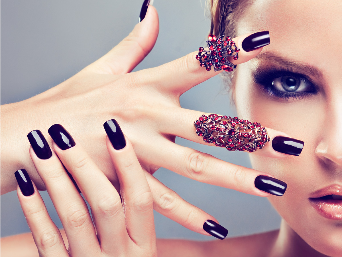 How to Care for your Nails after a Beach Holiday